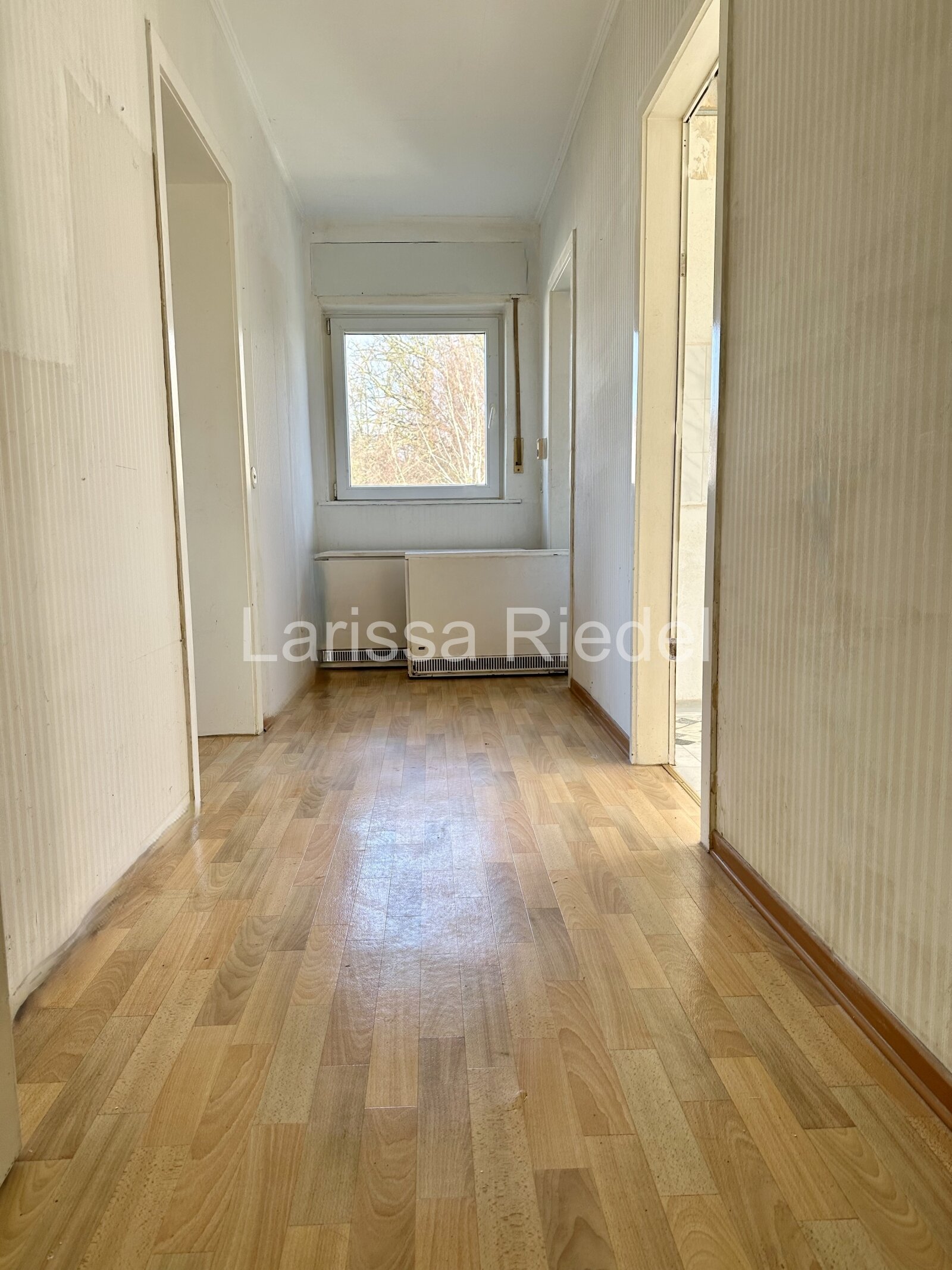 Gut geschnittene Eigentumswohnung mit Balkon und Stellplatz in ruhiger Wohnlage von Heepen.