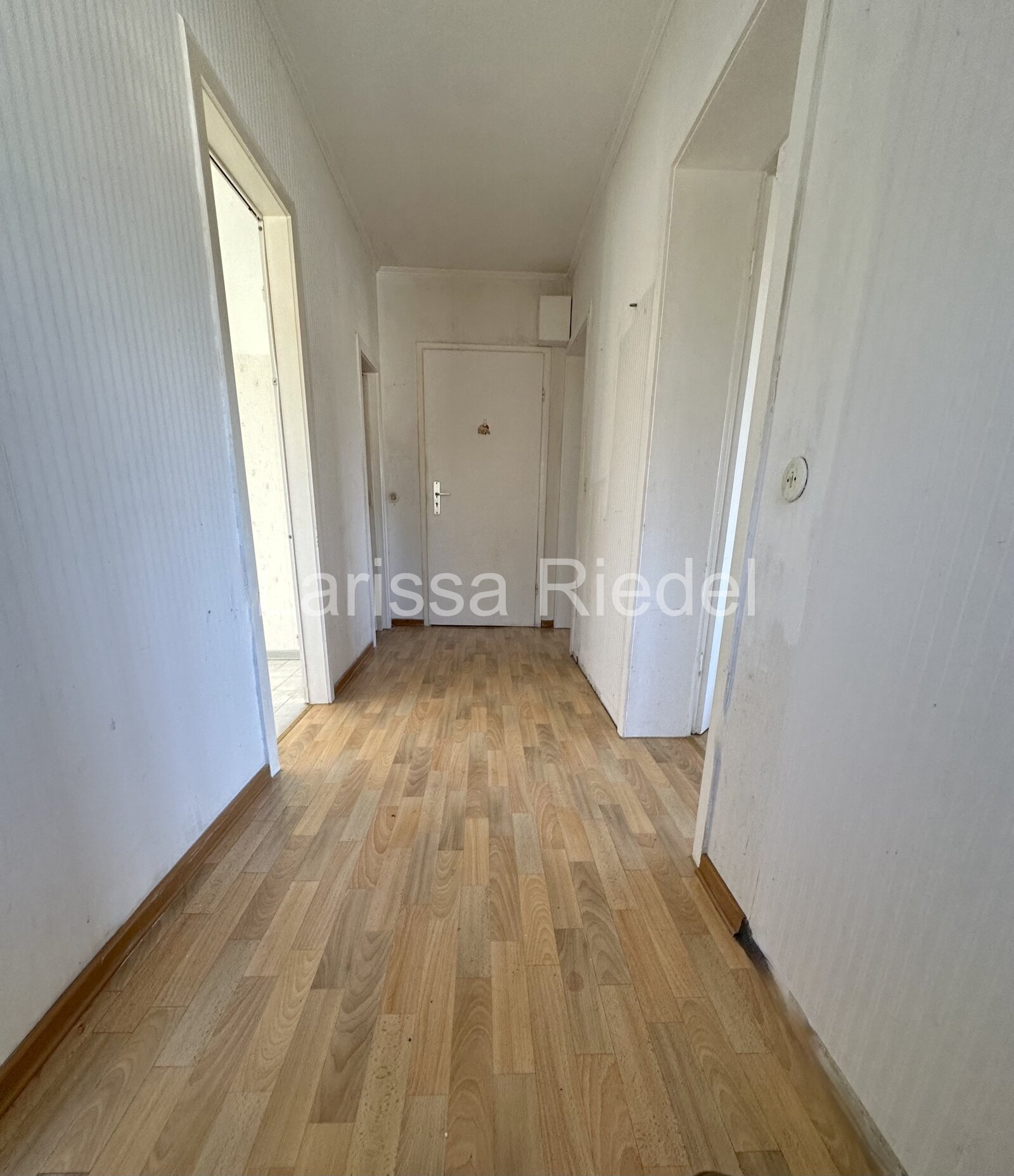 Gut geschnittene Eigentumswohnung mit Balkon und Stellplatz in ruhiger Wohnlage von Heepen.