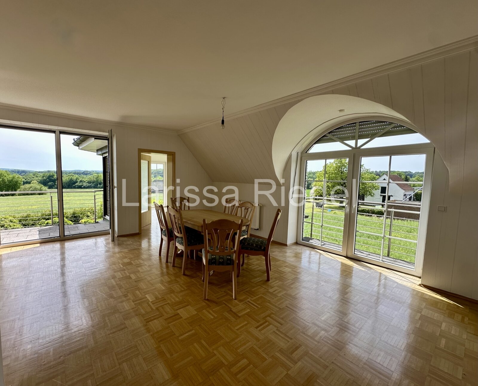 Preis auf Anfrage !Charmantes Zweifamilienhaus mit großzügigem Grundstück in idyllischer Lage von Georgsmarienhütte-Holsten-Mündrup.