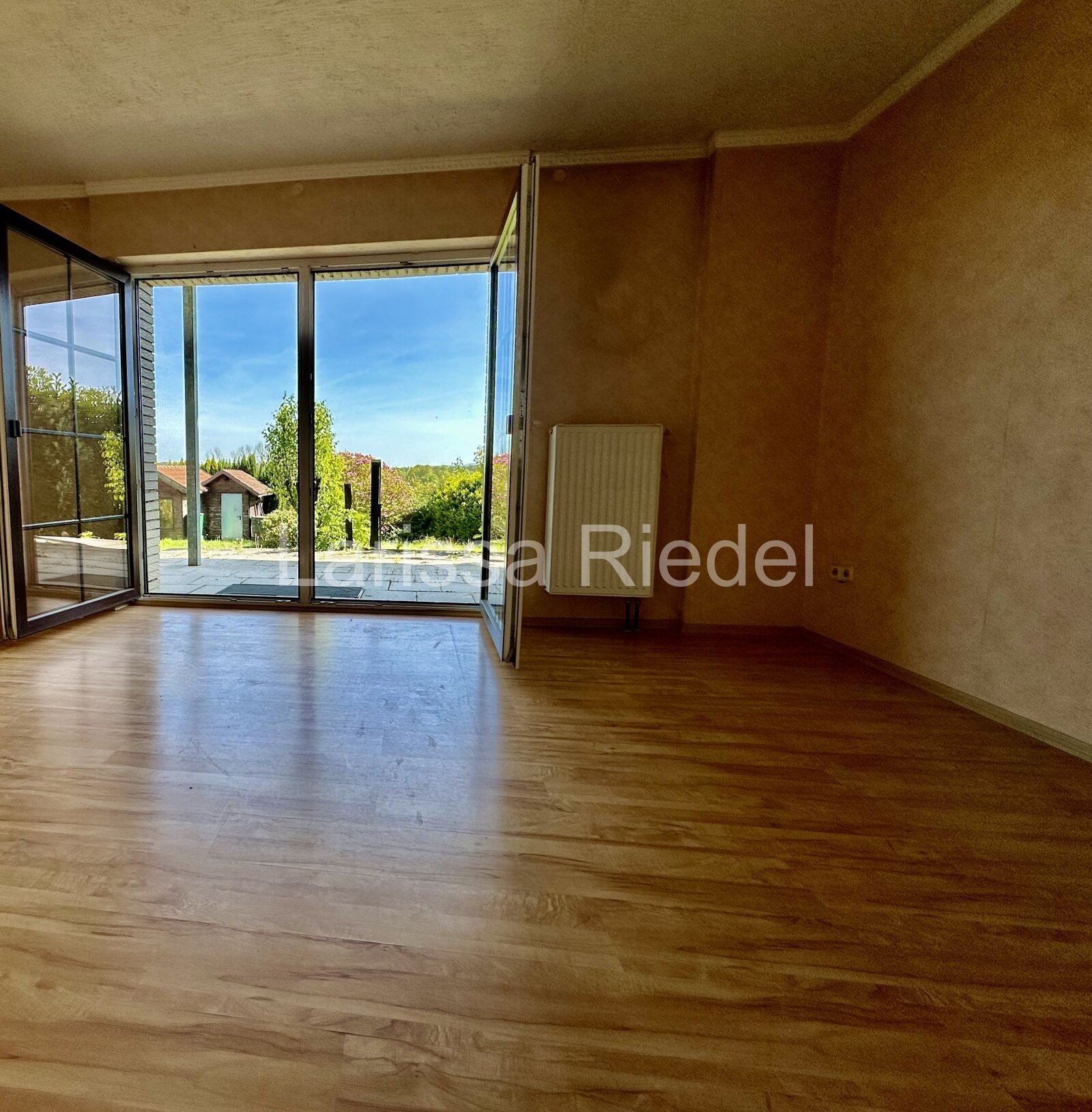 Preis auf Anfrage !Charmantes Zweifamilienhaus mit großzügigem Grundstück in idyllischer Lage von Georgsmarienhütte-Holsten-Mündrup.