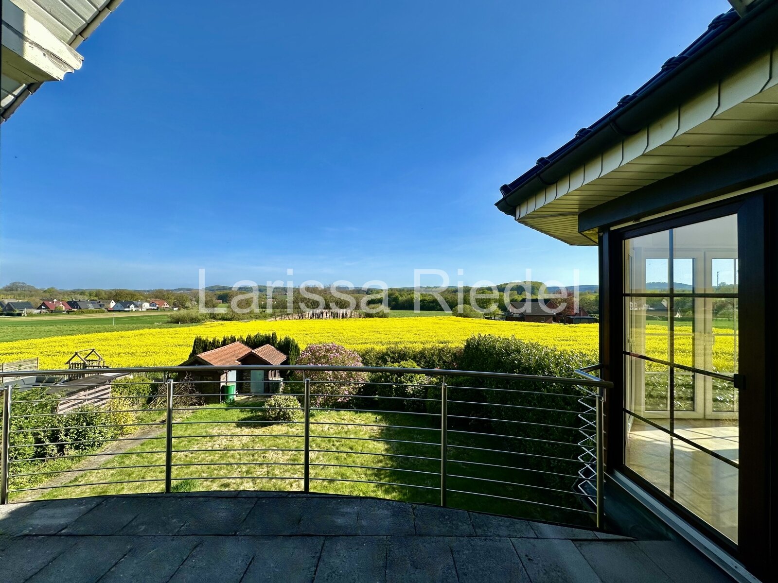 Preis auf Anfrage !Charmantes Zweifamilienhaus mit großzügigem Grundstück in idyllischer Lage von Georgsmarienhütte-Holsten-Mündrup.