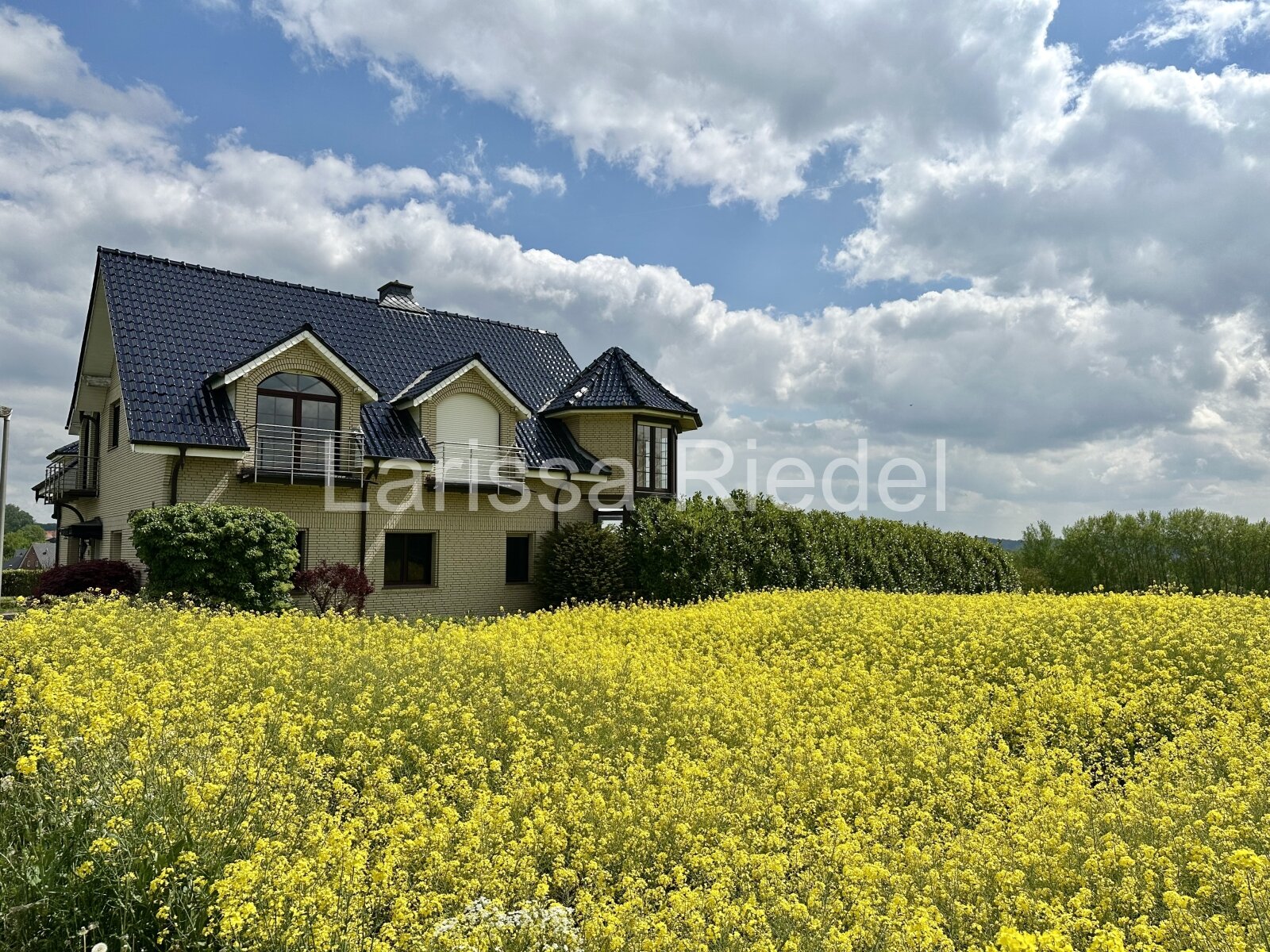 Preis auf Anfrage !Charmantes Zweifamilienhaus mit großzügigem Grundstück in idyllischer Lage von Georgsmarienhütte-Holsten-Mündrup.