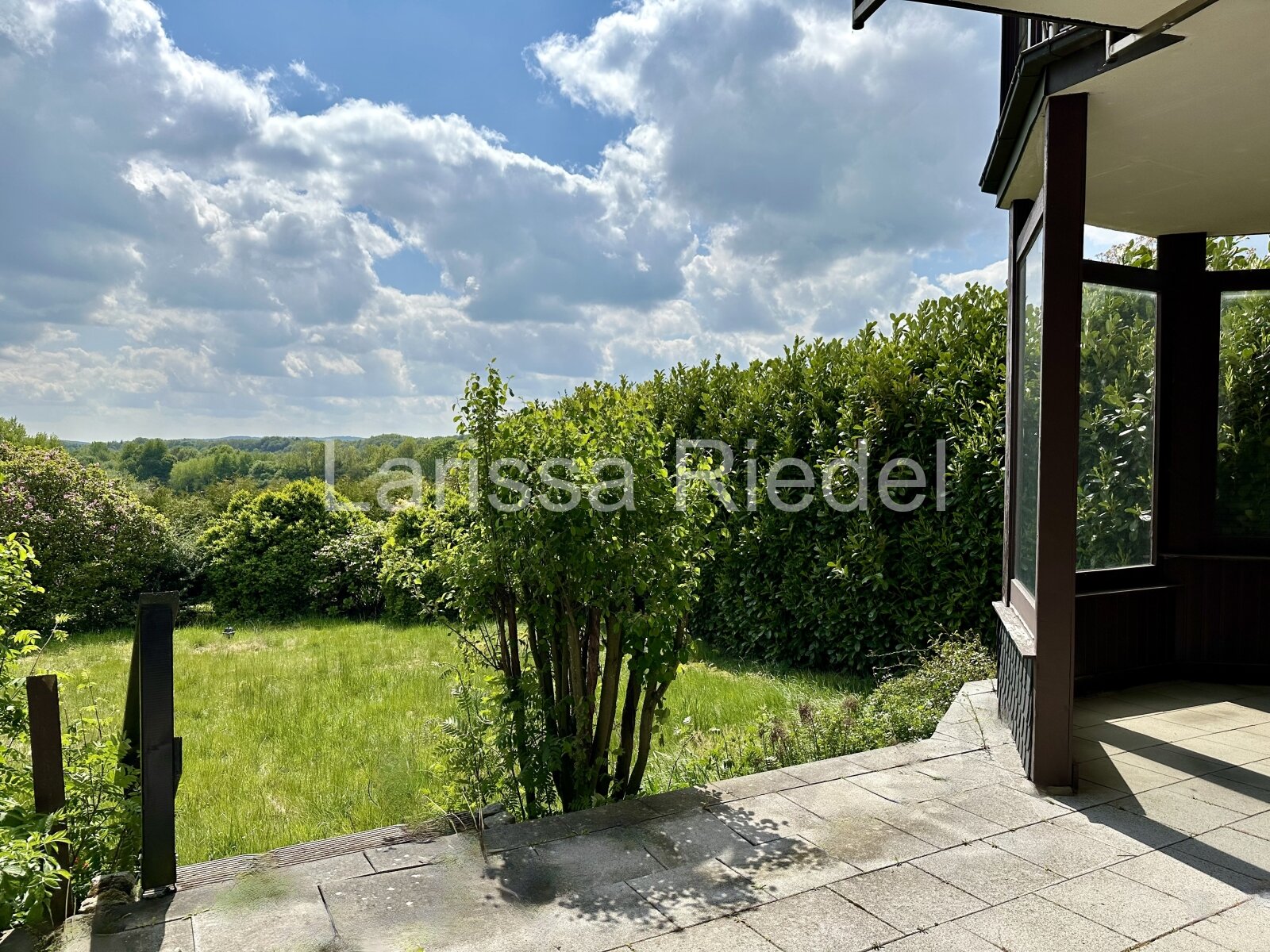 Preis auf Anfrage !Charmantes Zweifamilienhaus mit großzügigem Grundstück in idyllischer Lage von Georgsmarienhütte-Holsten-Mündrup.