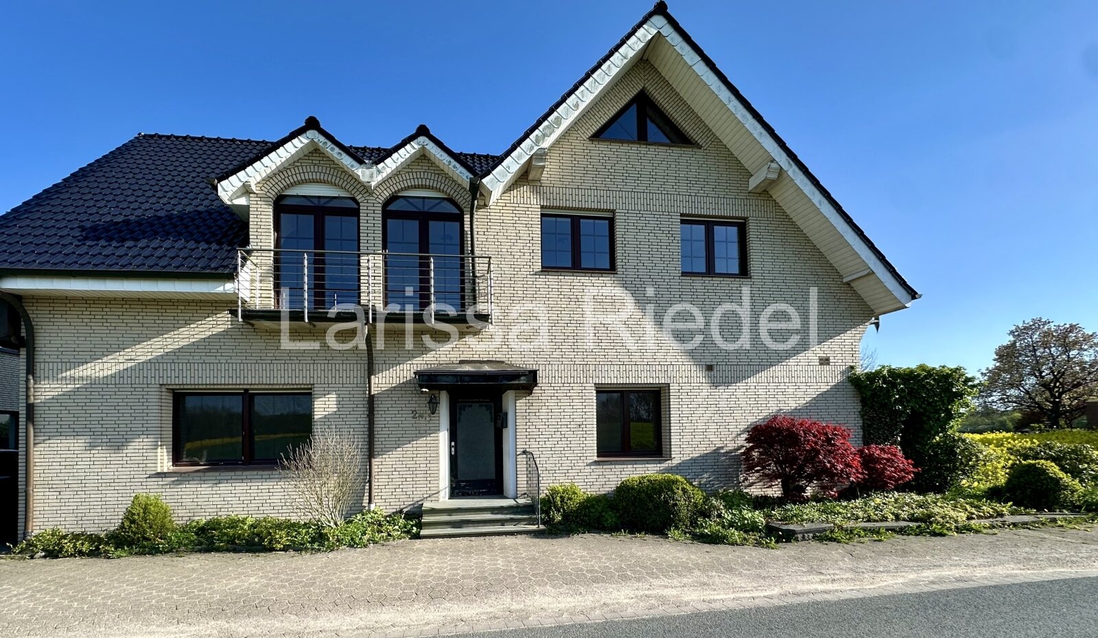 Preis auf Anfrage !Charmantes Zweifamilienhaus mit großzügigem Grundstück in idyllischer Lage von Georgsmarienhütte-Holsten-Mündrup.